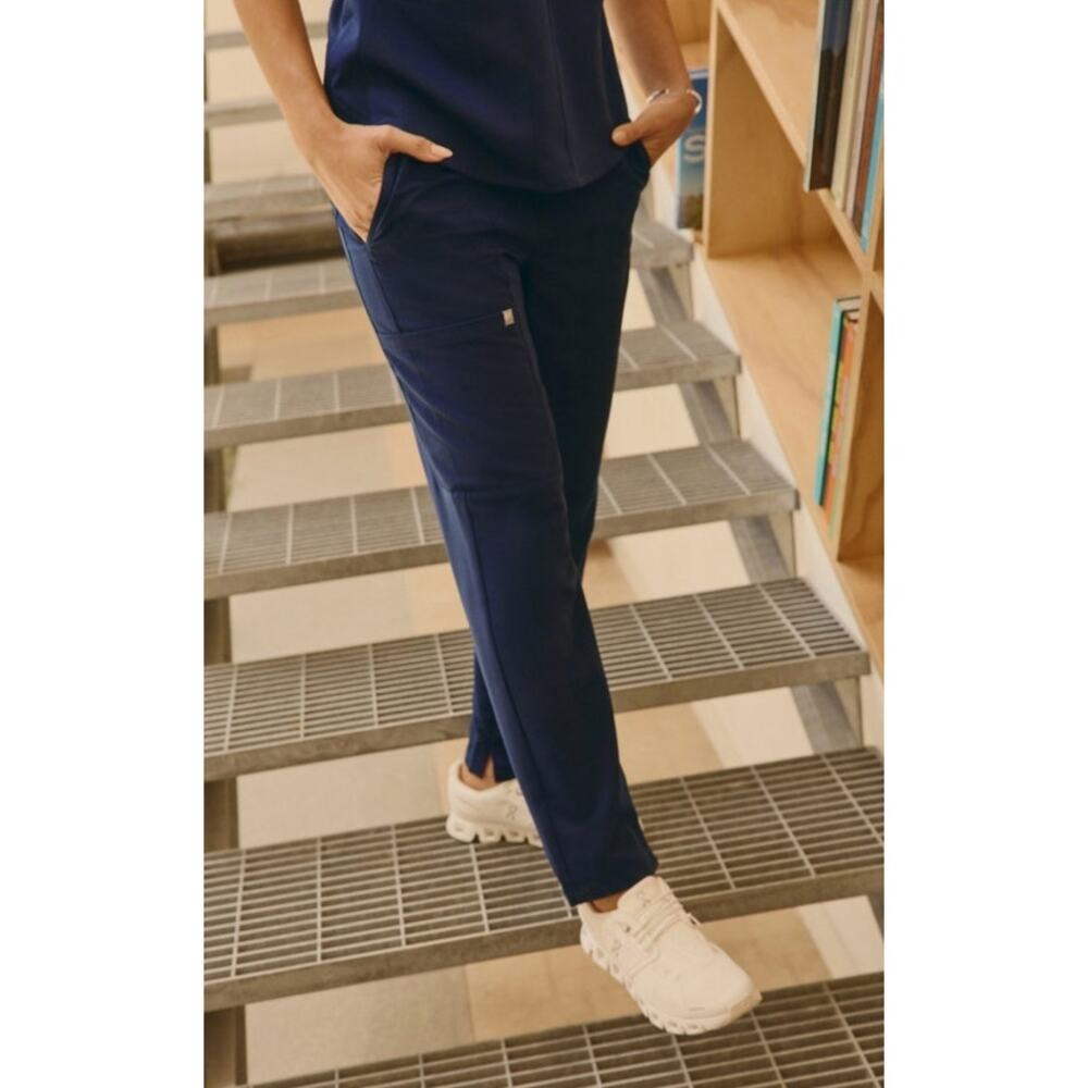 Fabletics Women Navy Blue On Call Scrub Bottom  Pants Durable Performance Large